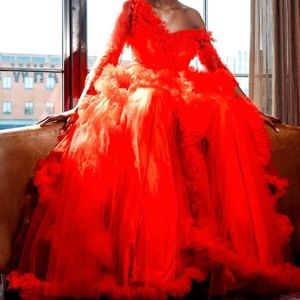 XL oyemwen red tulle robe